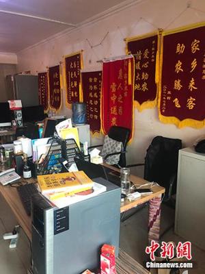 清华毕业的民谣歌手 如今为何在卖农产品?